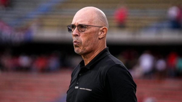 Oficial: Junior anunció la salida de Alfredo Arias
