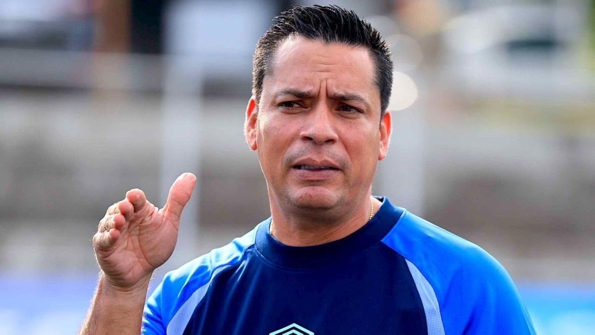 Héctor Cárdenas fue presentado en la selección de El Salvador Sub-17