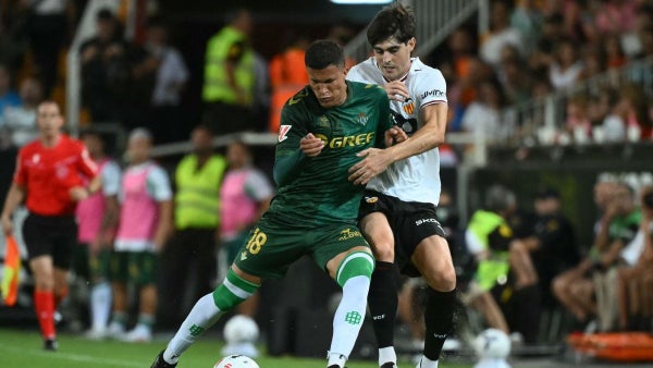 ¿Betis le muestra la salida a Nelson Deossa? Problemón en medio de la temporada