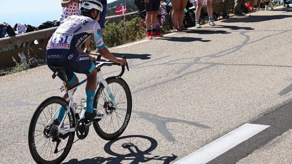 VIDEO - Brutal ataque de Santiago Buitrago en la etapa 14 de la Vuelta a España