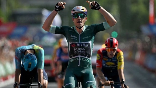 Wout van Aert se unió a la fuga y ganó la etapa 15 de la Vuelta a España