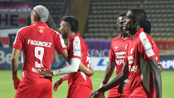 Santa Fe inscribió tres refuerzos para la serie ante Vasco da Gama