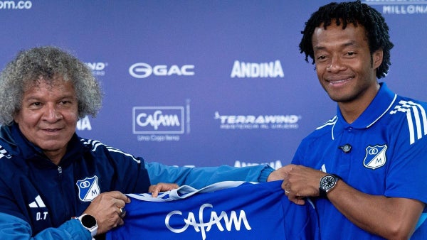 Juan Guillermo Cuadrado, con los hinchas de Millos: así lo presentarán