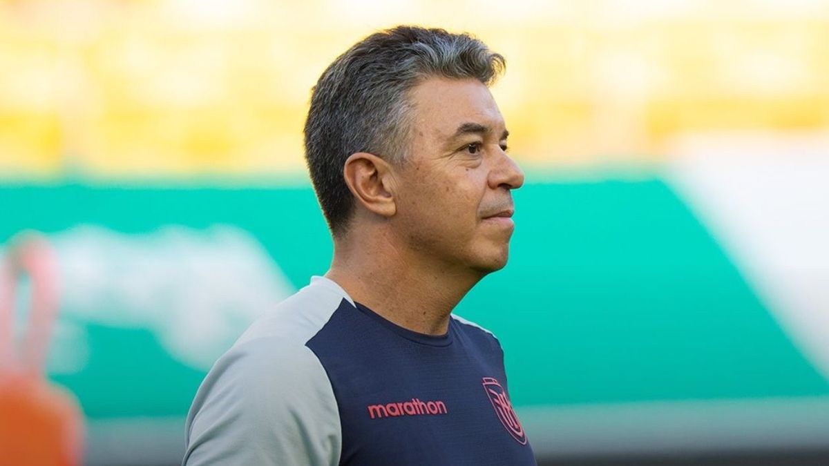 Marcelo Gallardo en el entrenamiento con la selección