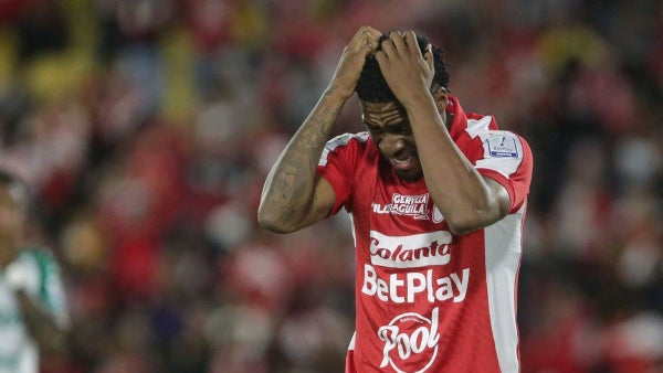 Polémico gesto de un jugador de Santa Fe que saldría a fin de año