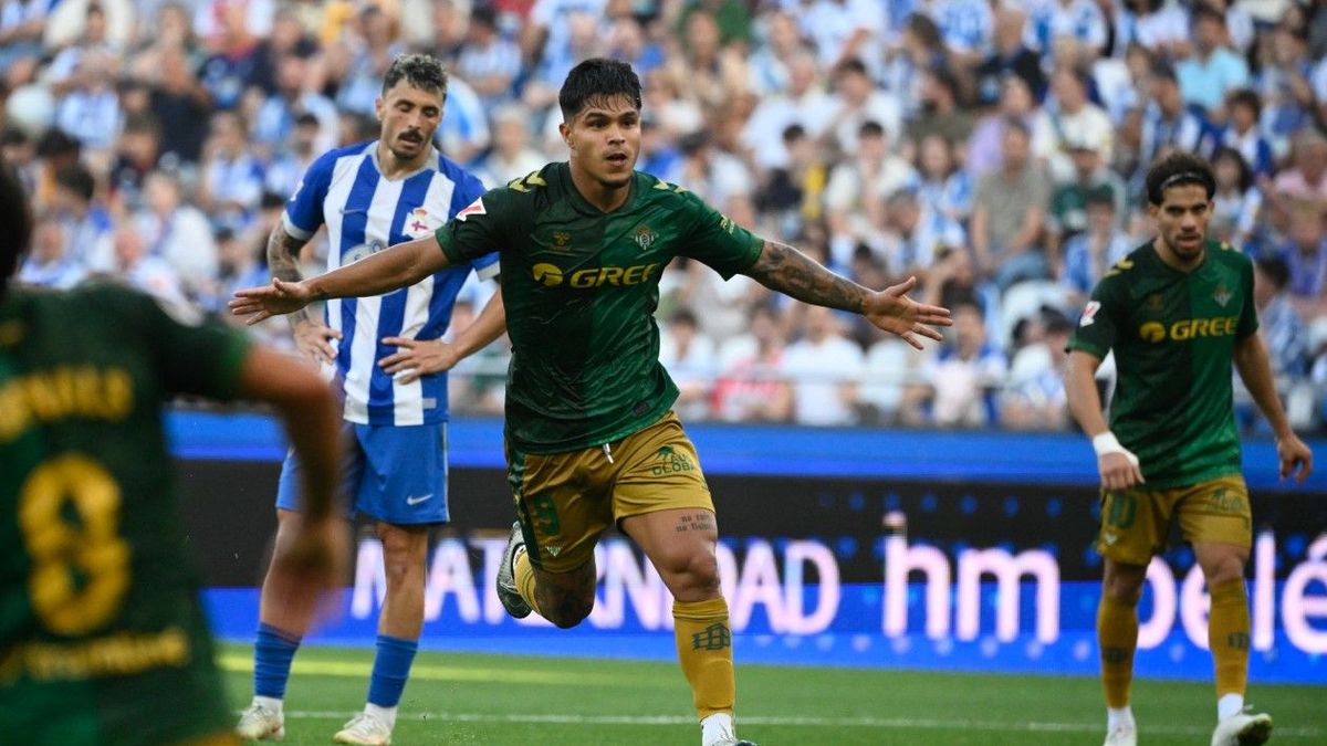 Juan Camilo Hernández se sinceró: ¿Cuántos goles espera marcar con Betis?