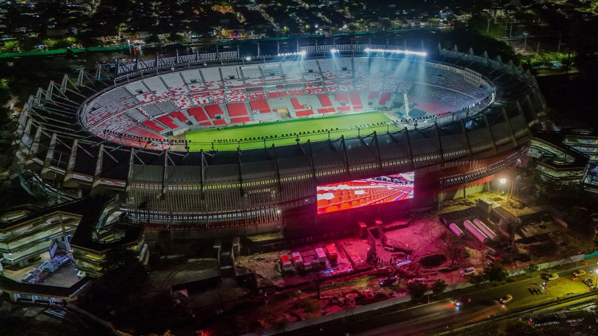 Estadio Metropolitano de Barranquilla encendió su gran pantalla.