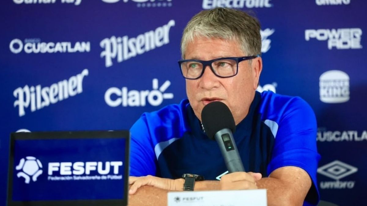Acalorada rueda de prensa de Hernán Darío 'Bolillo' Gómez tras la derrota de El Salvador.