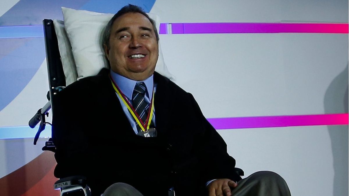 Marca de cigarrillos usa la imagen de Luis Fernando Montoya advirtiendo "embolias e invalidez"