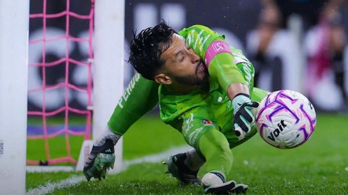 Camilo Vargas salvó al Atlas con una espectacular atajada de penalti.