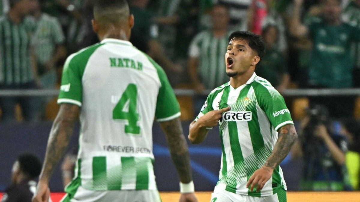 Juan Camilo 'Cucho' Hernández marcó golazo en la Champions League vs Porto