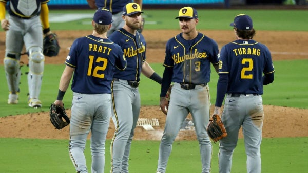 Cerveceros le ganan a Dodgers y ponen 3-0 la Serie de Campeonato de la Liga Nacional