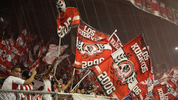 Hinchas de Junior vandalizaron los carros de algunos jugadores