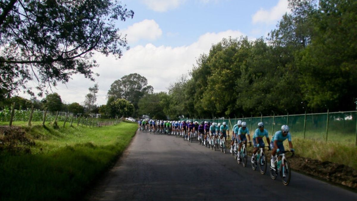 Ciclistas etapa 1.jpg