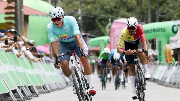 Wilmar Paredes ganó la tercera etapa del Clásico RCN Sistecrédito y se afianzó en el liderato
