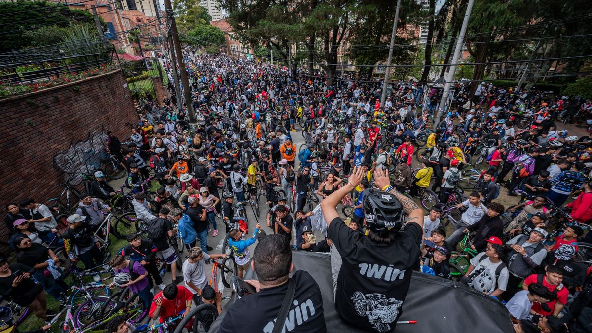 John Héctor Escobar lideró un hito histórico de más de 6.000 ciclistas para profesionalizar el stunt
