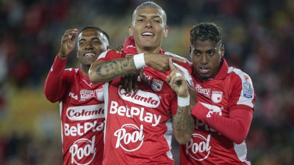Un defensa saldría de Santa Fe a otro equipo del fútbol colombiano