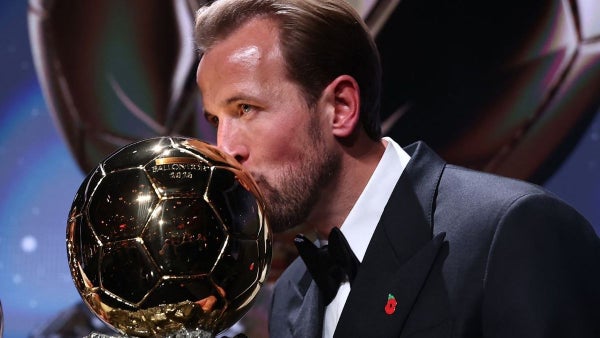 ¡Pasillo de honor y aplausos! Así celebró el Bayern el Balón de Oro de Harry Kane