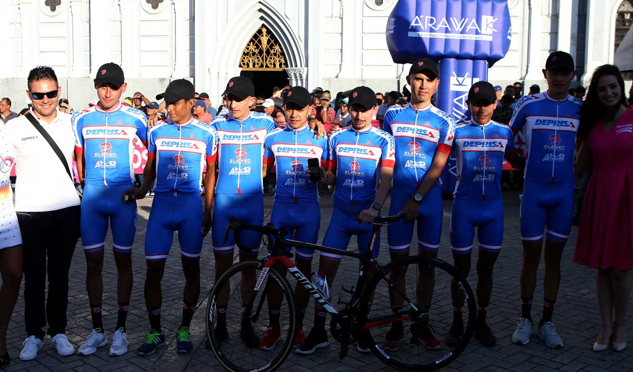 Presentación del equipo Deprisa en el Clásico RCN 2018 