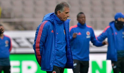 Carlos Queiroz dirigiendo el entrenamiento de la Selección Colombia en Seoul.