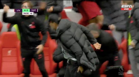 Jürgen Klopp se desgarró por estar celebrando el cuarto gol de Liverpool ante Tottenham