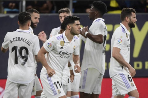 Real Madrid celebrando el segundo gol ante Cadiz