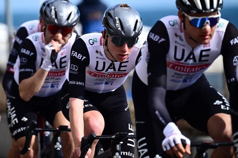 Tadej Pogacar en una carrera con el UAE