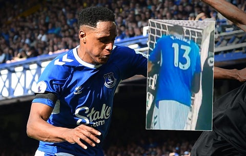 Yerry Mina en el último partido con el Everton en la Premier