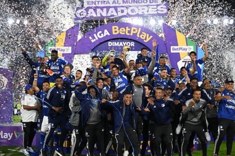 Millonarios celebrando la estrella 16 tras vencer por penales a Nacional