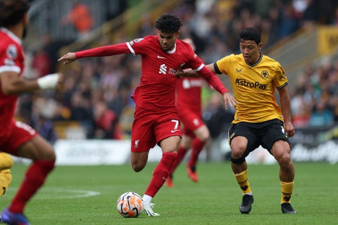 Luis Díaz dio una mano para la remontada de Liverpool ante Wolverhampton