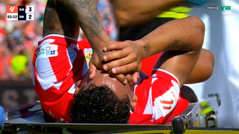 Luis Suárez tras sufrir grave lesión con el Almería