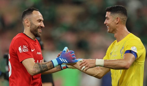 David Ospina y Cristiano Ronaldo en Al Nssr