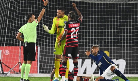 Expulsión de Larry Vásquez en Copa Libertadores