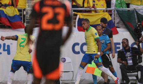 Gol de Raphinha para Brasil vs Colombia