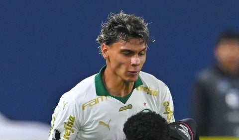Richard Ríos durante un partido con Palmeiras