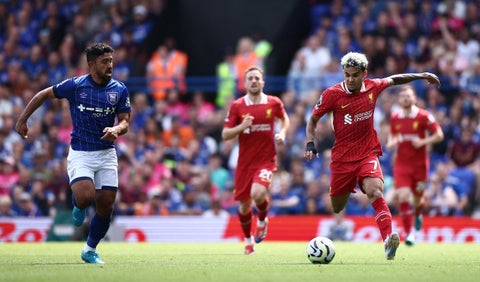 Liverpool hizo la tarea en su debut: Luis Díaz volvió a brillar