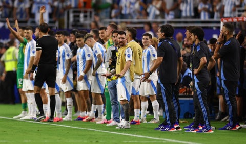Jugadores de Argentina en el banquillo