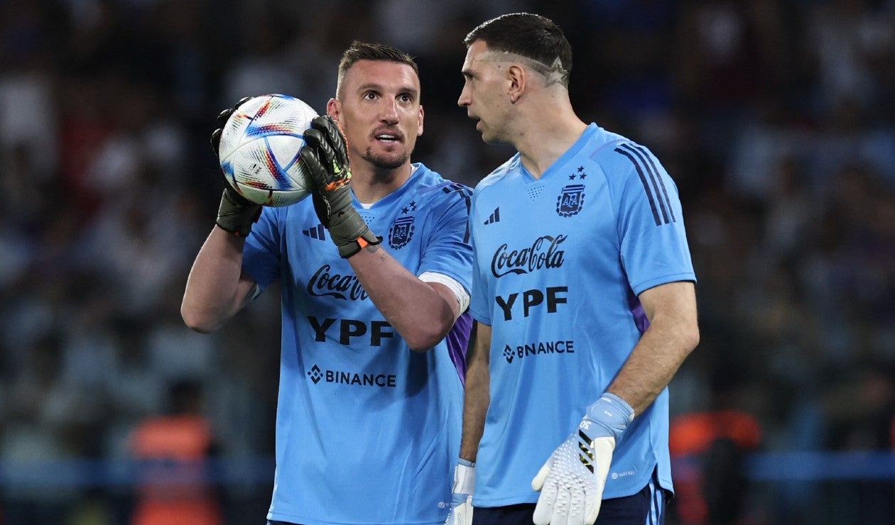 Armani y Dibu Martínez