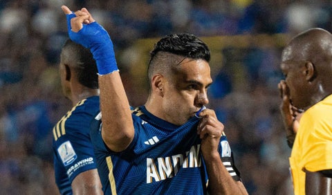 El tigre Falcao histórico y Millonarios recupera su sonrisa; Santa Fe empata con penal discutible