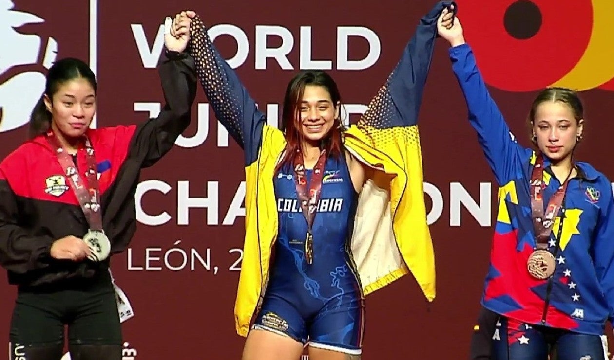 Karoll López celebrando medalla de oro