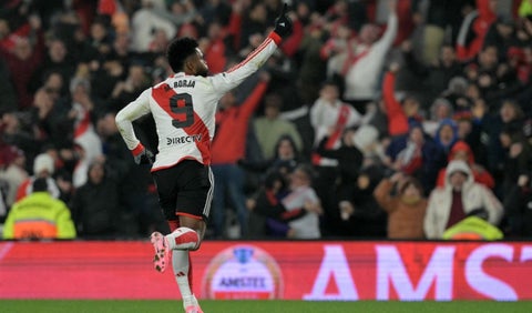 Miguel Ángel Borja: gol con la mano y regaño de Marcelo Gallardo