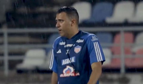 César Farías, Junior