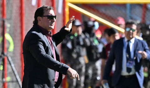 Néstor Lorenzo con gafas