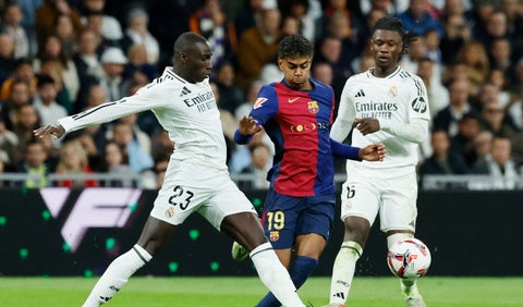 Jugadores del Real Madrid y Barcelona