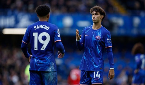 Jadon Sancho le gana la titular a Joao Félix