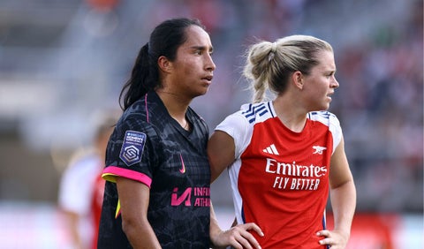 Mayra Ramírez con el Chelsea