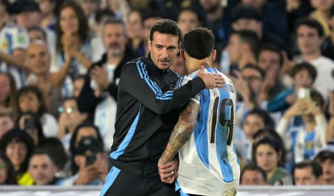 Lionel Scaloni y Otamendi