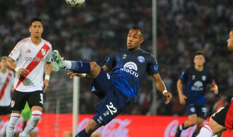 Sebastián Villa vs River Plate