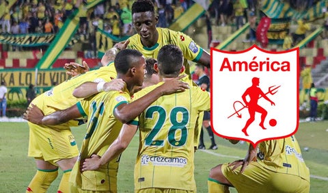 Jugadores de Bucaramanga con escudo del América