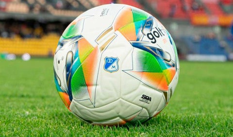 Balón Liga Betplay con escudo de Millonarios